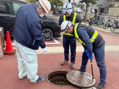 市役所前を巡回する様子