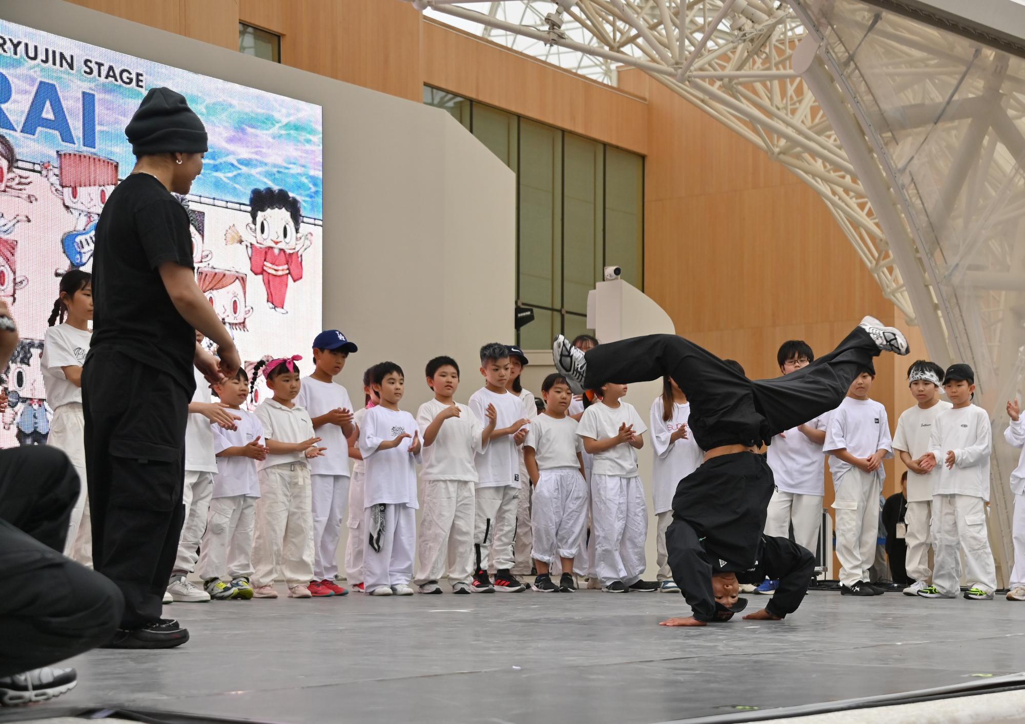 半井重幸さん・半井彩弥さんによるダンスパフォーマンス