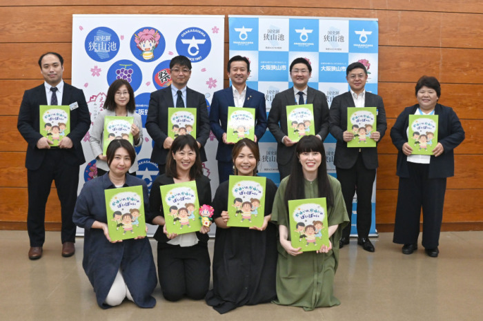 絵本の完成報告会の様子
