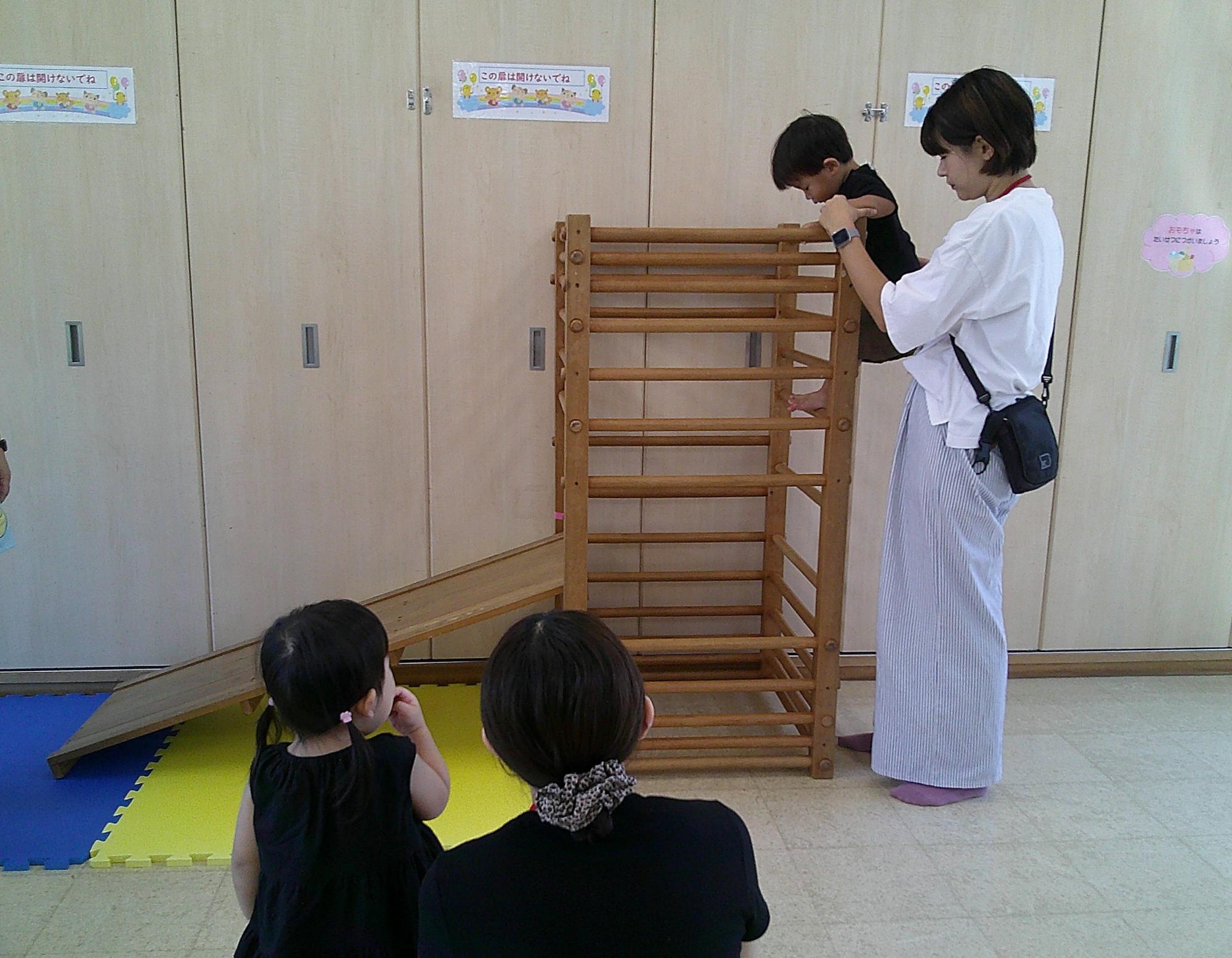 上へ