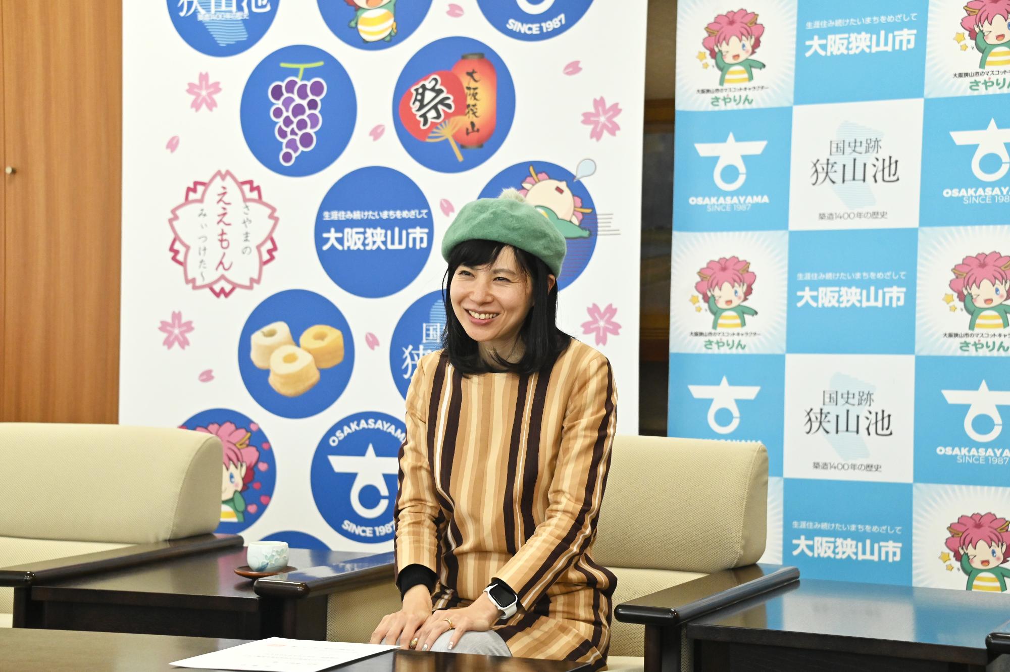 市長と話す寅貝さん