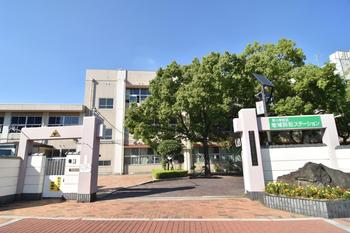 東小学校