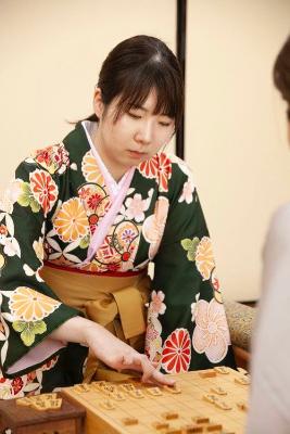 西山朋佳さん写真