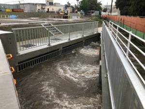 横越流