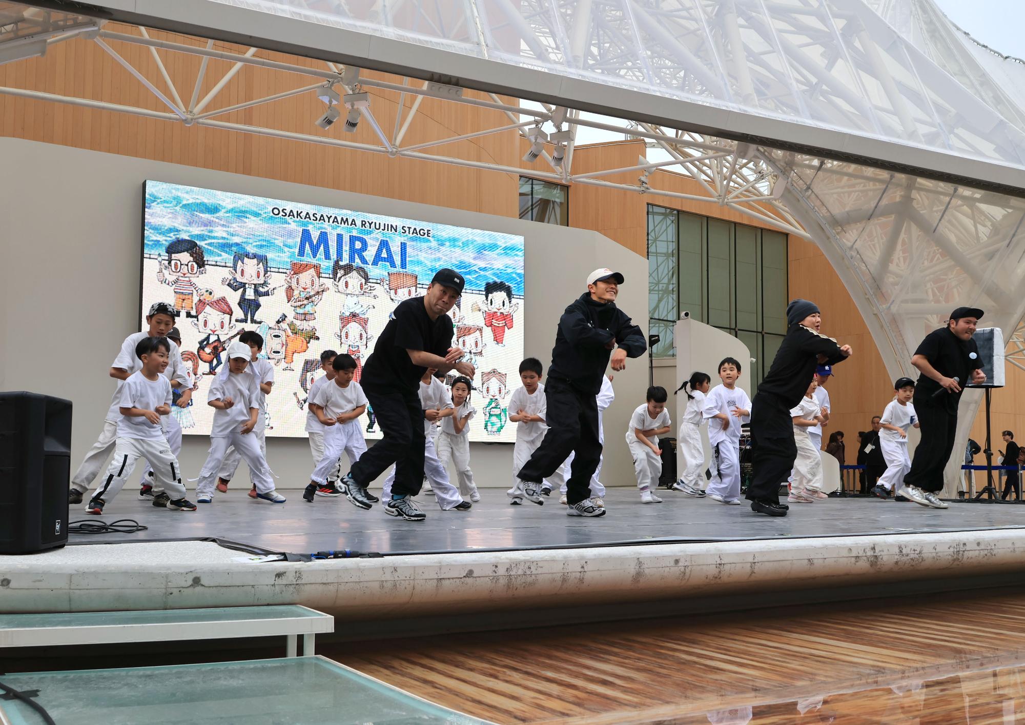 半井重幸さん・半井彩弥さんによるダンスパフォーマンス