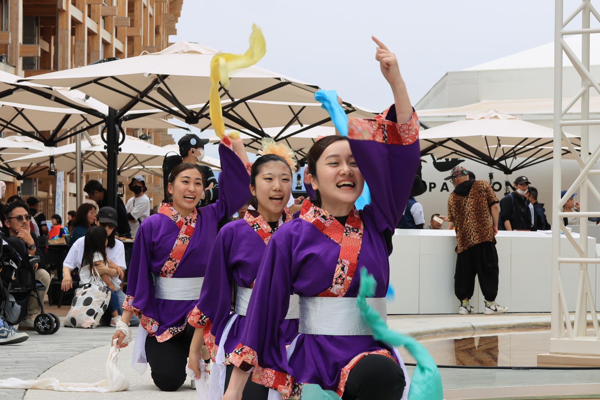 表現倶楽部うどぃ・大阪狭山市特命大使さやま未来プランナーと大阪狭山市の小学生によるパフォーマンス