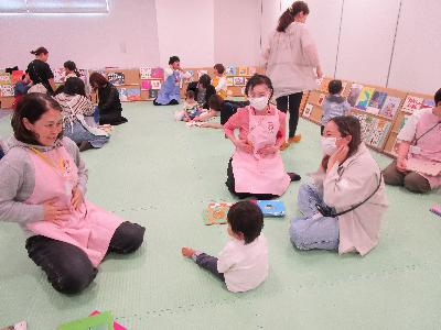 認定子育てサポーターとあそぼうえほんをたのしもうの写真