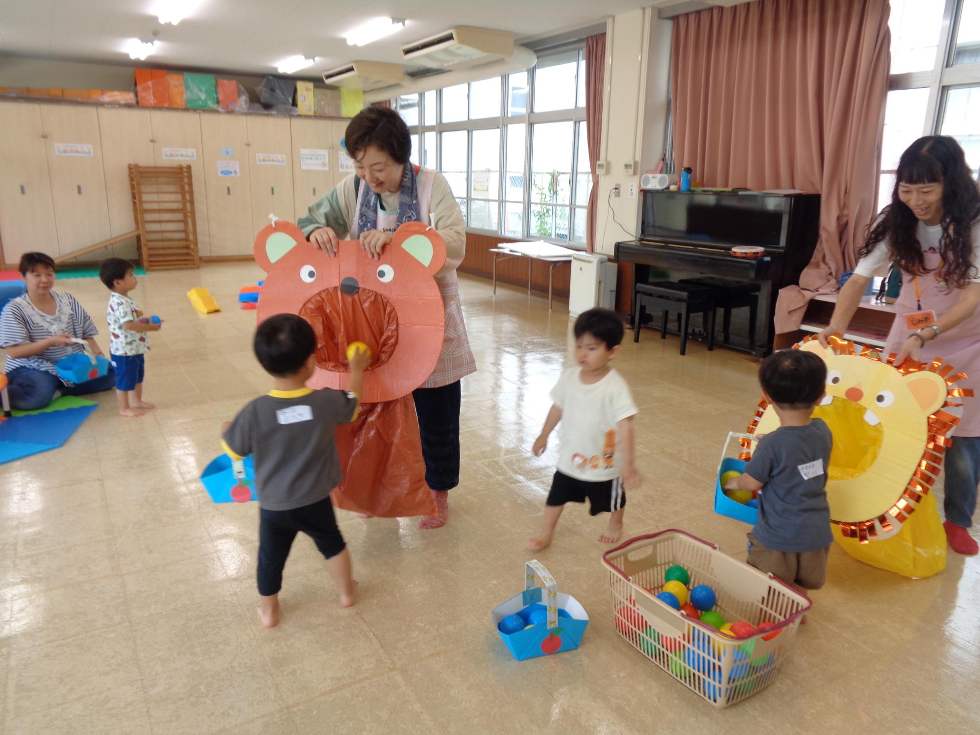 ボール遊び