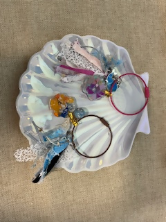 海洋プラスチックでオリジナルチャームをつくろうの写真