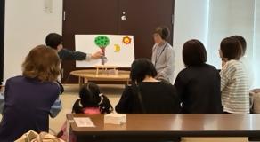 まちライブラリーのおはなし会の写真です
