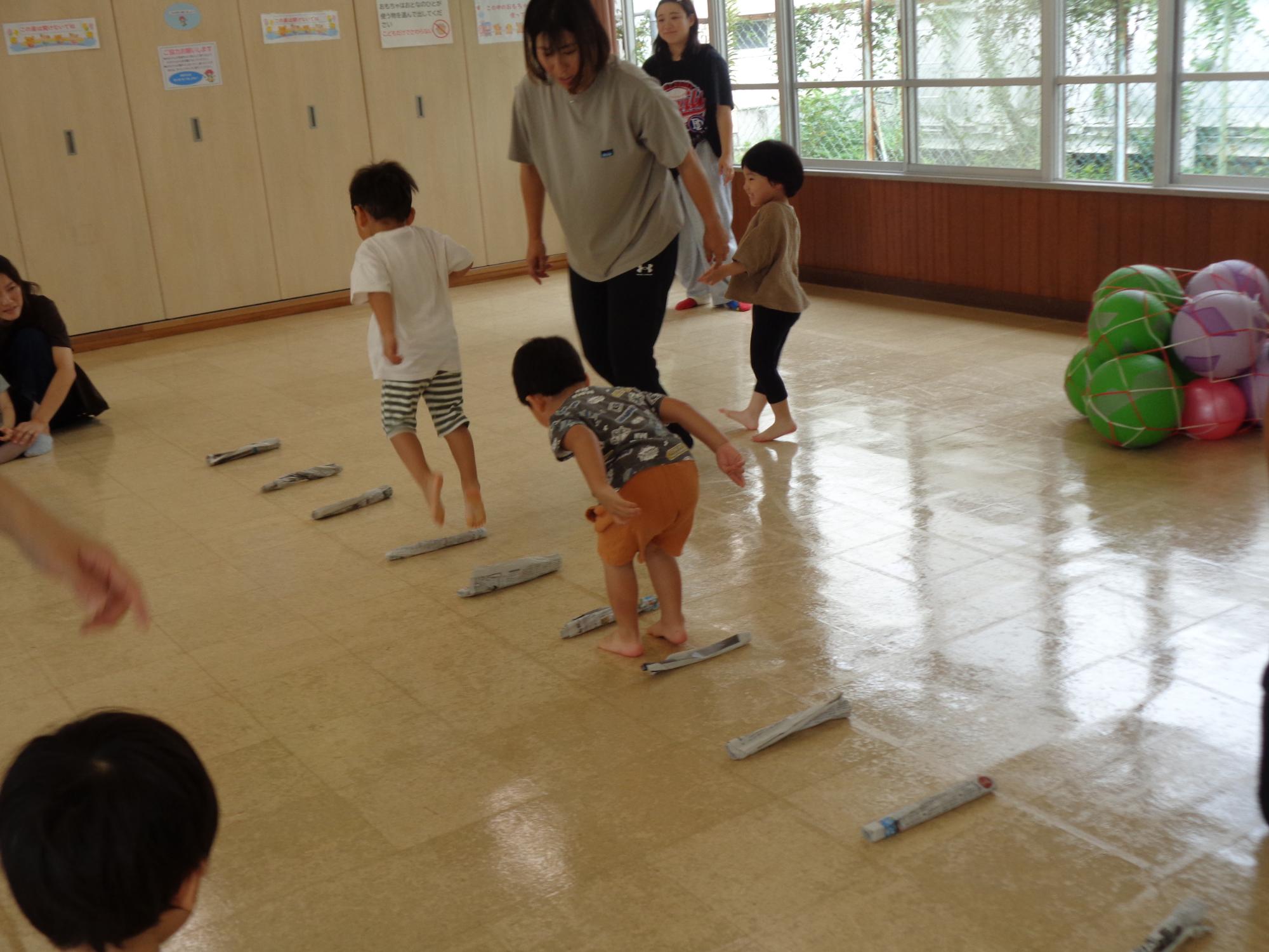 新聞紙あそび2
