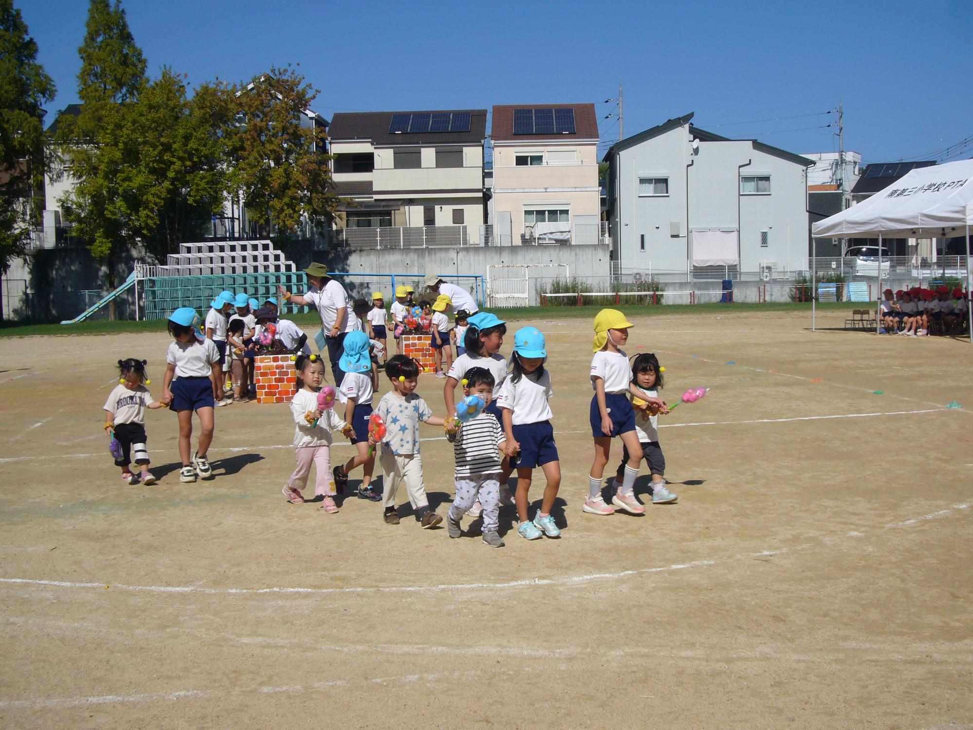 ダンスを終えて退場