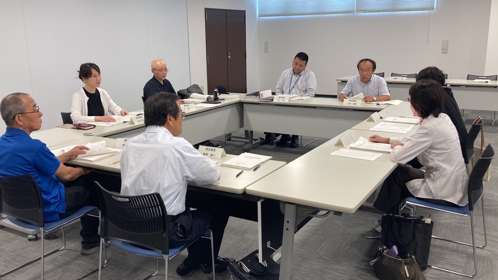 第5回大阪狭山市公共施設再配置計画策定委員会の開催の様子の写真