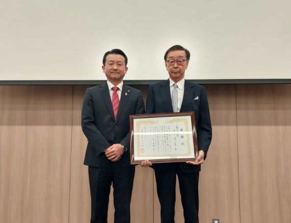 近代病院トウダ病院長への感謝状贈呈